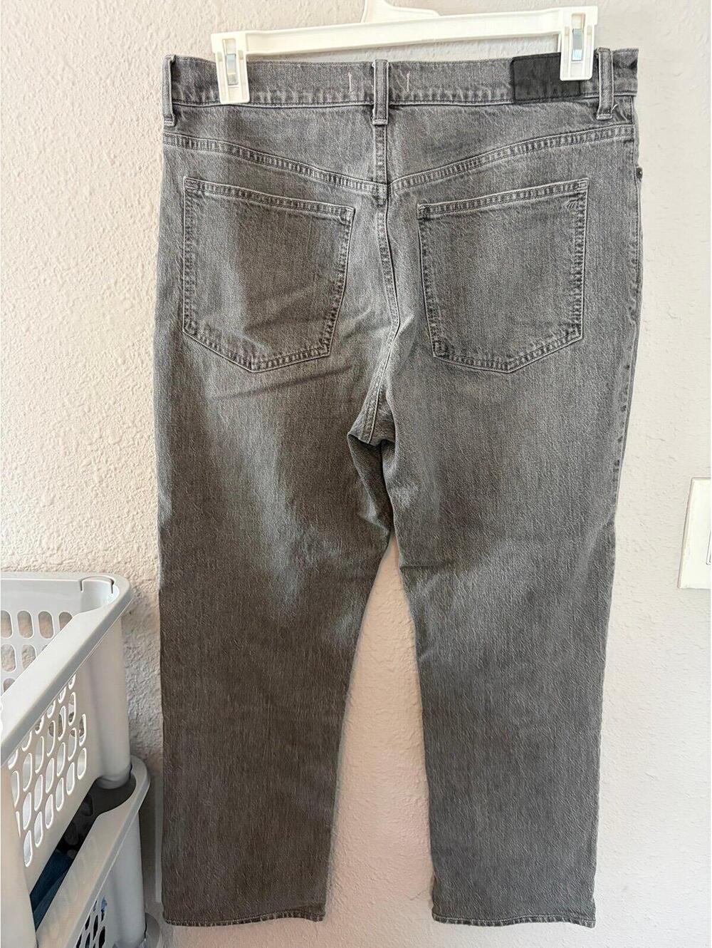 Madewell '90s Straight Grey Wash Jeans size 31. Inseam is 28in - Picture 2 of 4